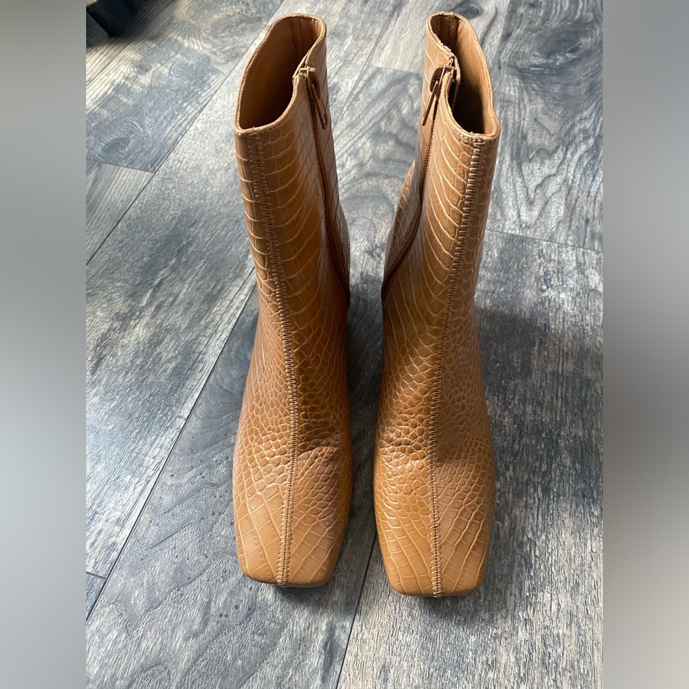 Vince square toe crocodile brown bootie. Size 8.5. Never worn.